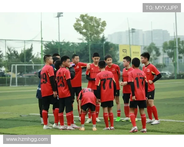 周敏独家解析足球技巧与战术分享助你提升球场表现