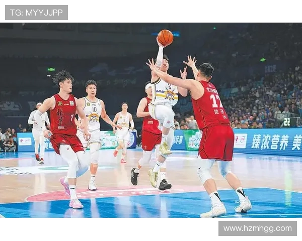 山东男篮与北控男篮激战正酣谁将赢得这场精彩对决的胜利